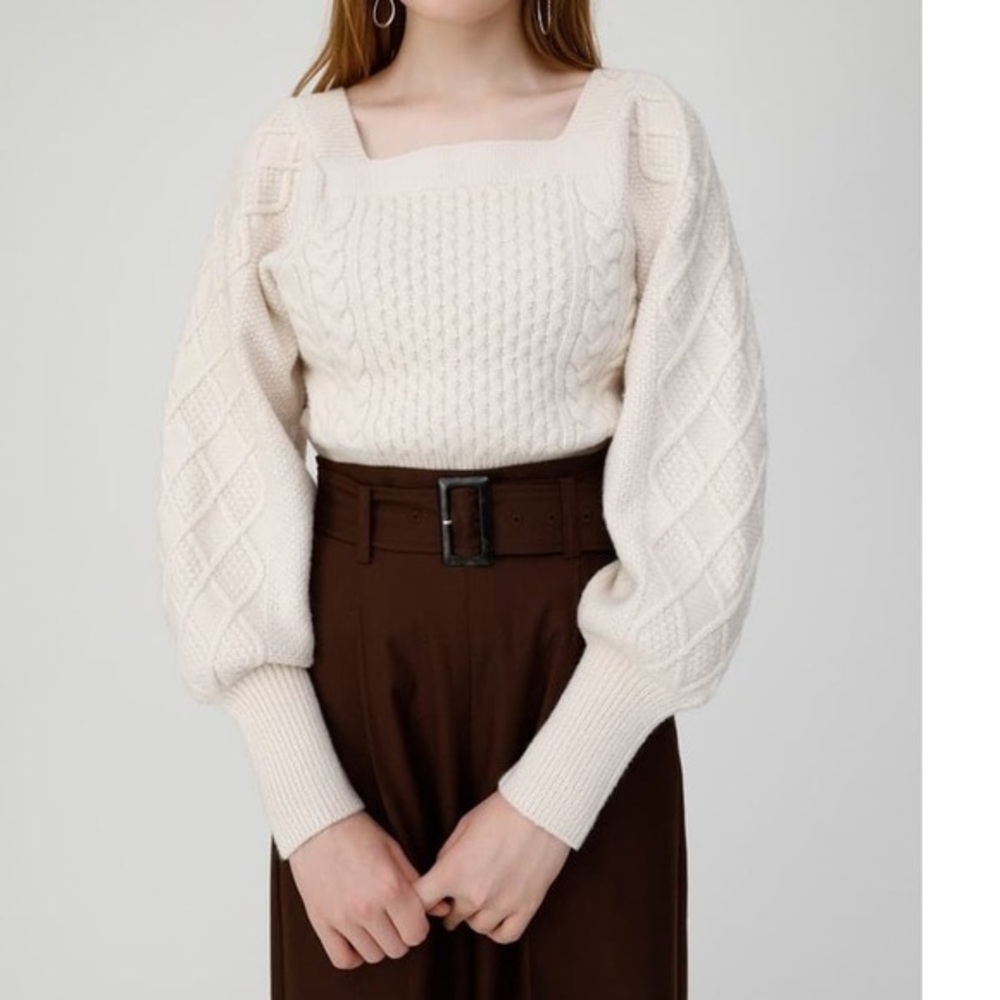 Moussy Swuare Neck puff sleeve knit sweater